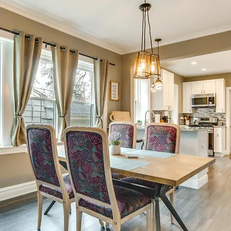 Pet-Friendly Family Apartment - Near Nu Campus!