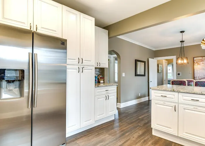 Pet-friendly Family - Near Nu Campus! Apartment *