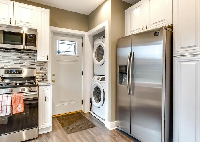Pet-friendly Family - Near Nu Campus!