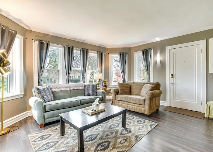 Pet-friendly Family - Near Nu Campus! Apartment *