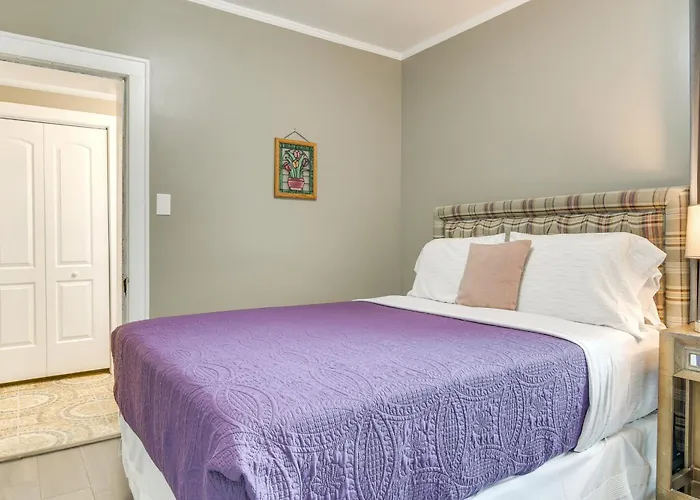 Pet-friendly Family - Near Nu Campus! Apartment